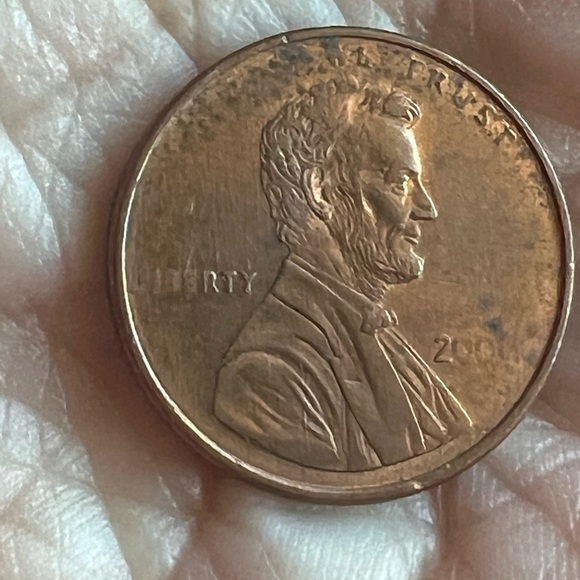 ‼️2000 Lincoln Penny- struck through grease/ missing letters - Picture 2 of 8